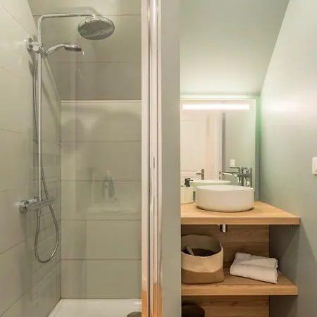 2 Proche Vieux דירה